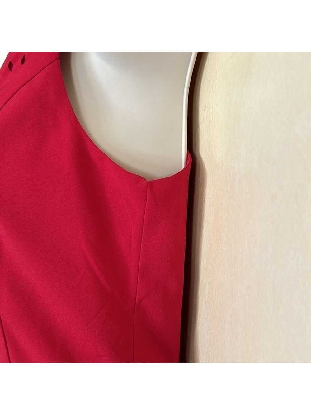 She and Sky red laser cut sleeveless mini size S - Picture 4 of 10